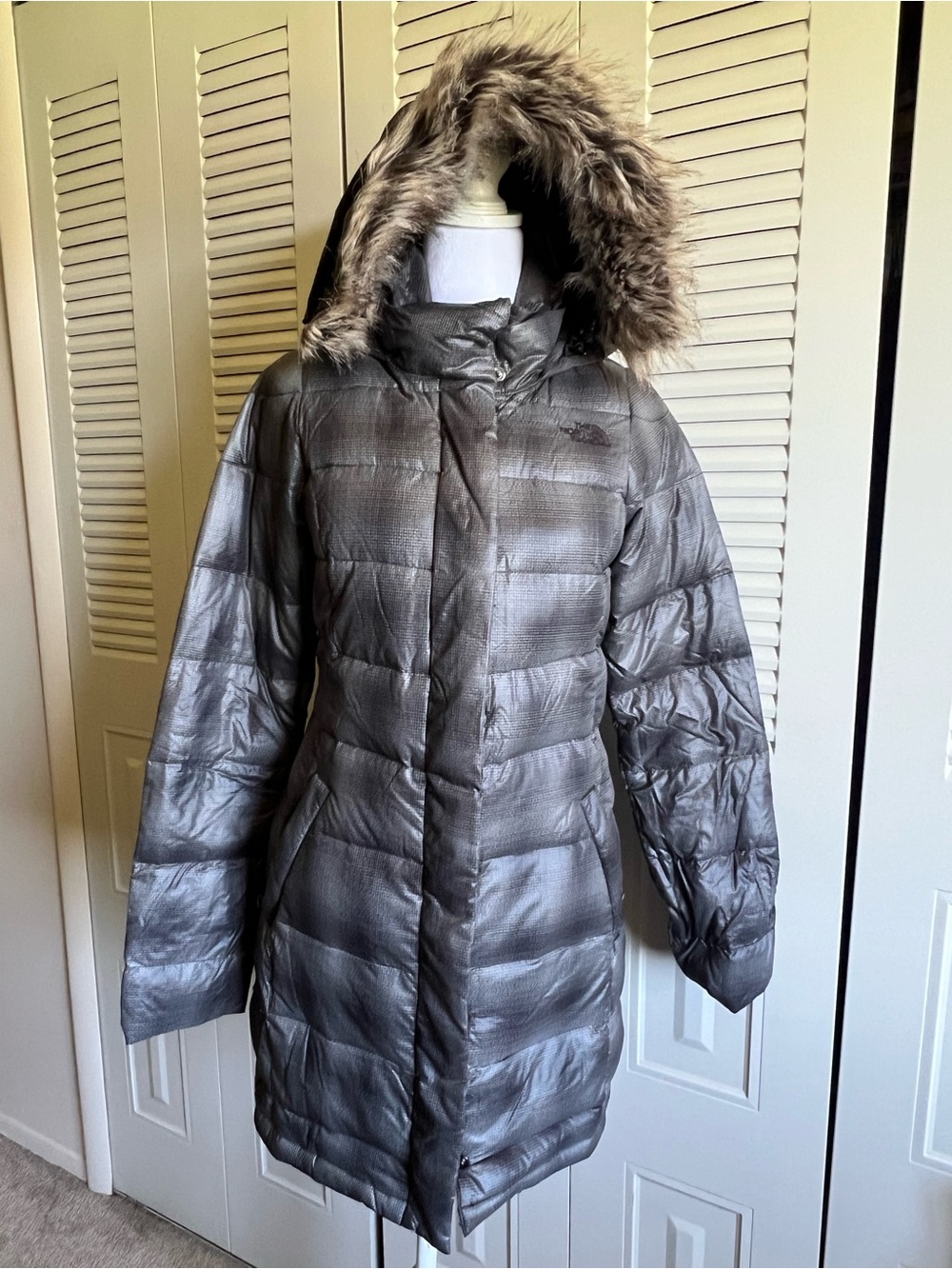 North Face Women's Gray Plaid Winter Jacket with Faux Fur - XS